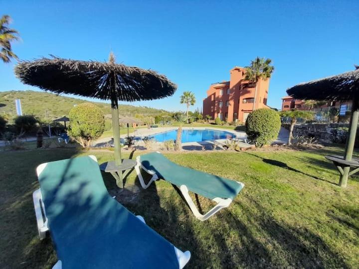 Apartamento Espacioso Muy Tranquilo Con Piscinas Y Jardines Cercano A La Playa Estepona Exterior photo