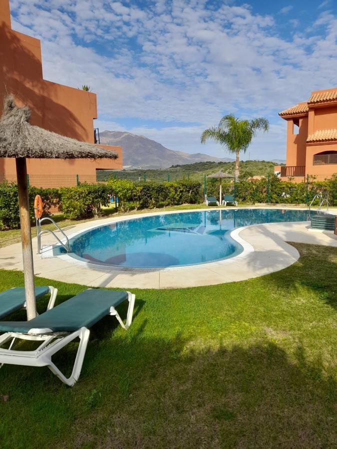 Apartamento Espacioso Muy Tranquilo Con Piscinas Y Jardines Cercano A La Playa Estepona Exterior photo